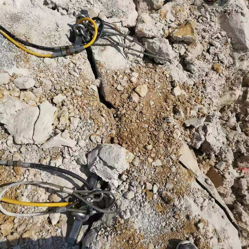 Piston rock splitter advantage