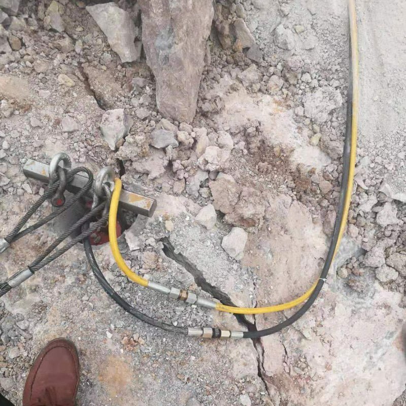 Piston rock splitter advantage