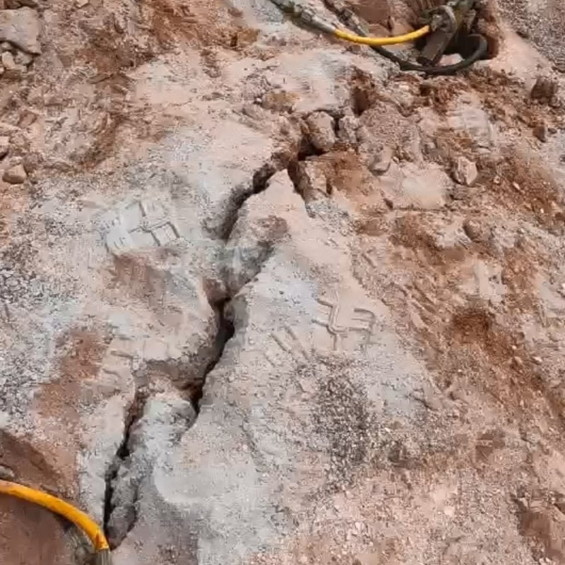 Piston rock splitter advantage