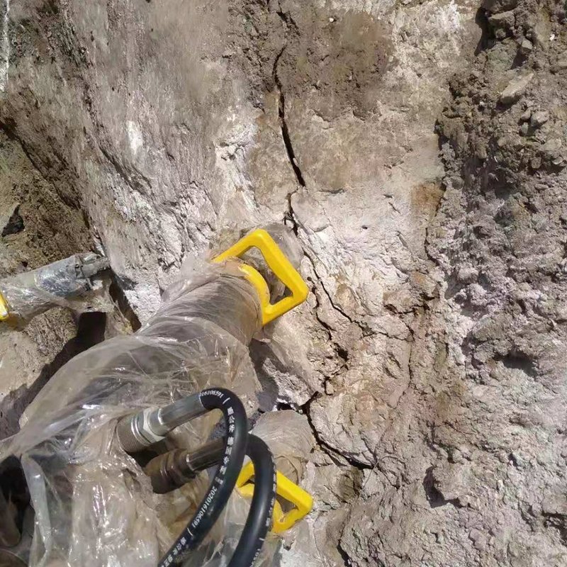 Handheld rock splitter advantage