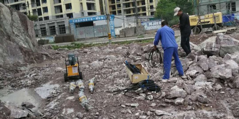 Case Study: Meiger DL350 Hydraulic Rock Splitter Solves Tuff Removal on Foundation Excavation